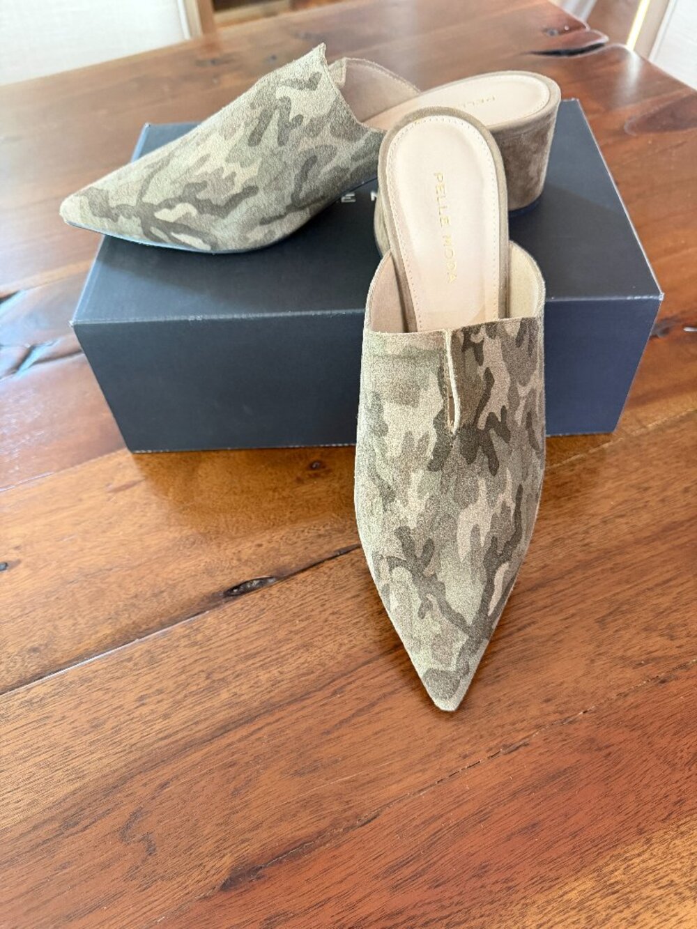 Pelle Moda Aspen Camo block heel mules slides size 9.5 olive